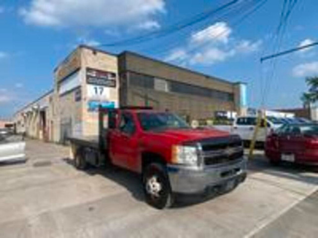 2011 Chevrolet SILVERADO 3500HD Regular Cab Dually Flat Bed in Cars & Trucks in City of Toronto