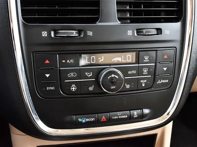 2016 Dodge Grand Caravan Crew ~Heated/Power Seats ~Cam ~Stow 'N  in Cars & Trucks in Barrie - Image 24