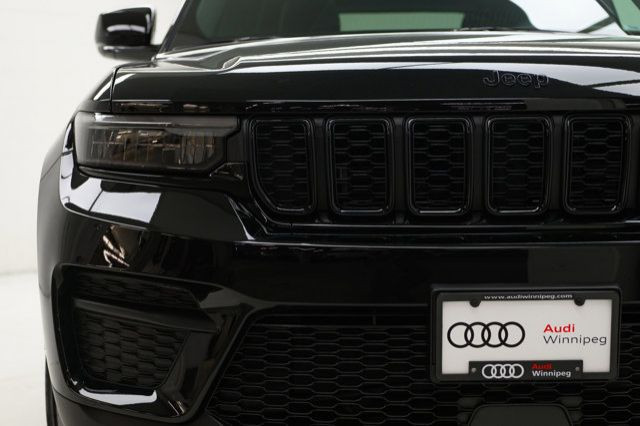 2025 Jeep Grand Cherokee Altitude | Sunroof | Leather | Tow in Cars & Trucks in Winnipeg - Image 3