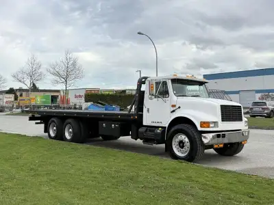 2000 International 4900 25 Foot Roll-Off Flat Deck Tow Truck Manual Diesel Air Brakes, 8.7L, 6 cylin...