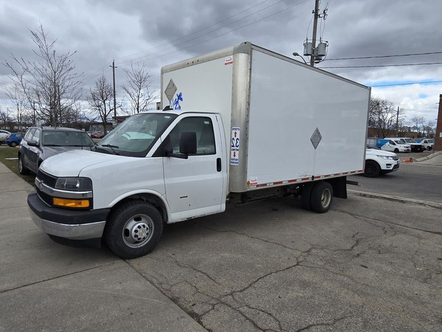 2017 GMC Savana Van G3500 - 16Ft Box - V8 Gas - Tall Box - CERTI in Cars & Trucks in City of Toronto - Image 3