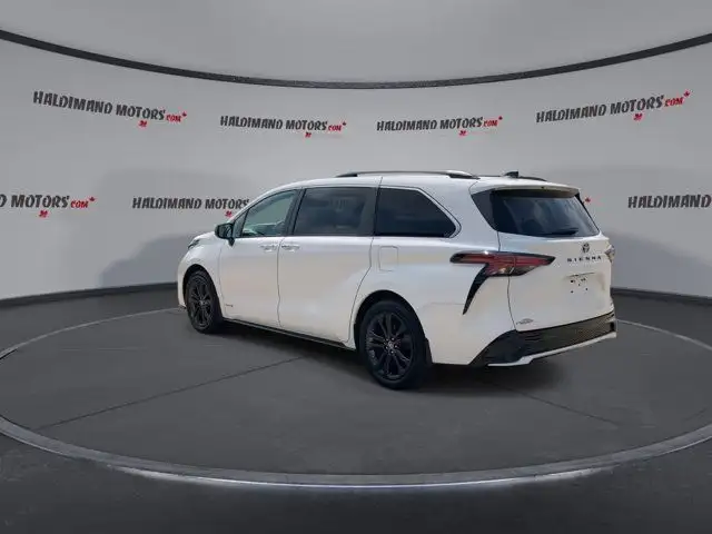 2021 Toyota Sienna XSE in Cars & Trucks in Hamilton - Image 7