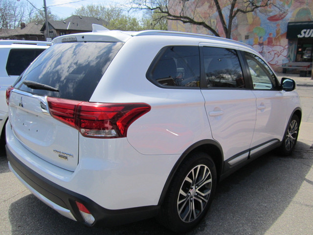 2017 Mitsubishi Outlander ES in Cars & Trucks in City of Toronto - Image 4