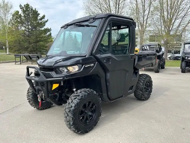 2021 CAN-AM DEFENDER HD10 with CAB & HEATER in ATVs in Strathcona County - Image 4