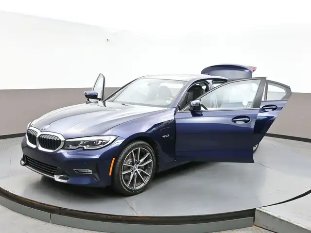 2022 BMW 3 Series 330e x-DRIVE PREMIUM ESSENTIAL PACKAGE, MOONRO dans Autos et camions dans Ville d’Halifax - Image 47