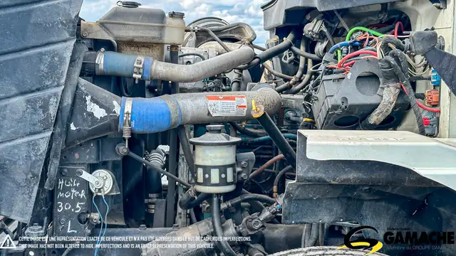 2004 INTERNATIONAL 7400 TANDEM AXLE DUMP TRUCK in Heavy Trucks in Chilliwack - Image 17