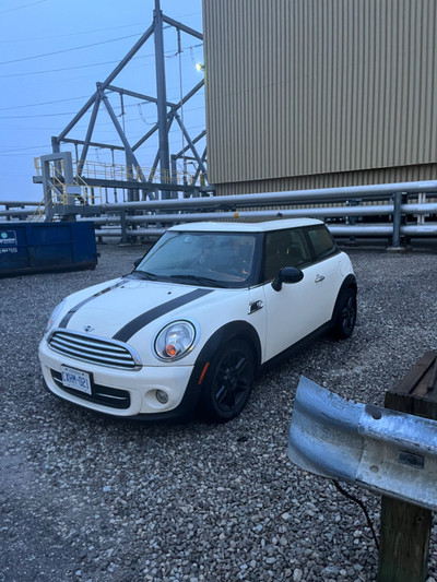 2012 MINI COOPER FOR SALE. MUST SELL ASAP!