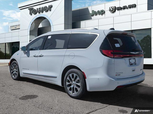 2024 Chrysler Pacifica Hybrid Pinnacle in Cars & Trucks in Calgary - Image 3
