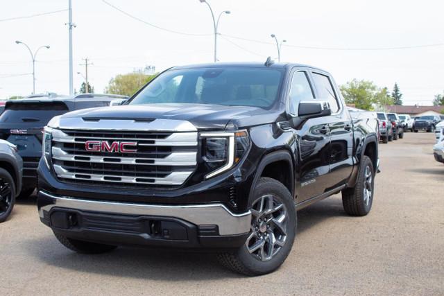 2025 GMC Sierra 1500 SLE Crew Cab 4WD in Cars & Trucks in Edmonton - Image 2