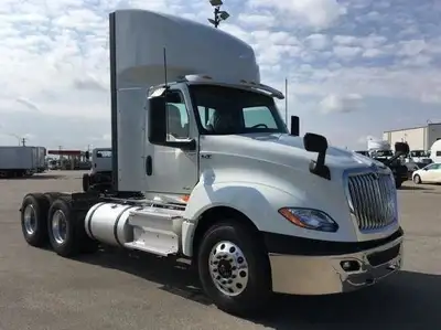 Stock #: V494001 Tandem Axle Day Cab Tractor, International A26 engine (450) HP, Eaton Fuller Ultra...