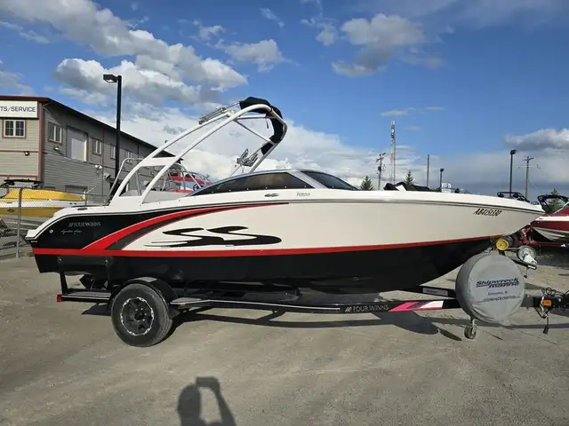 2013 Four Winns H200 SS 62.2HOURS FINANCING AVAILABLE in Powerboats & Motorboats in Saskatoon - Image 2