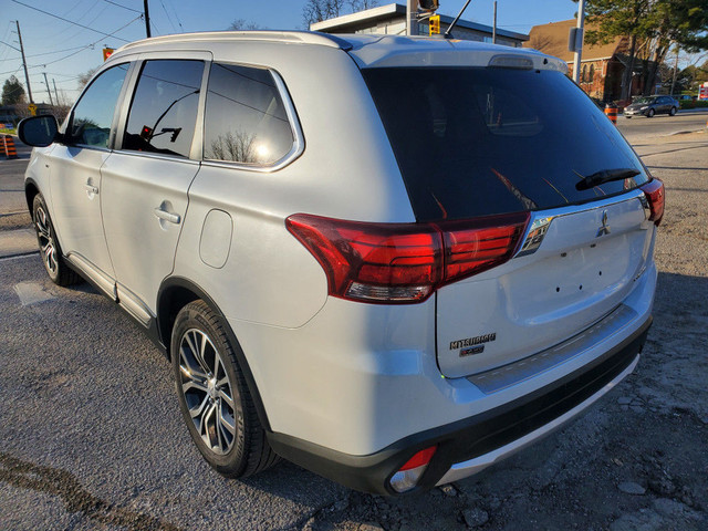 2016 Mitsubishi Outlander 4WD 4dr GT/7 passengers in Cars & Trucks in City of Toronto - Image 4
