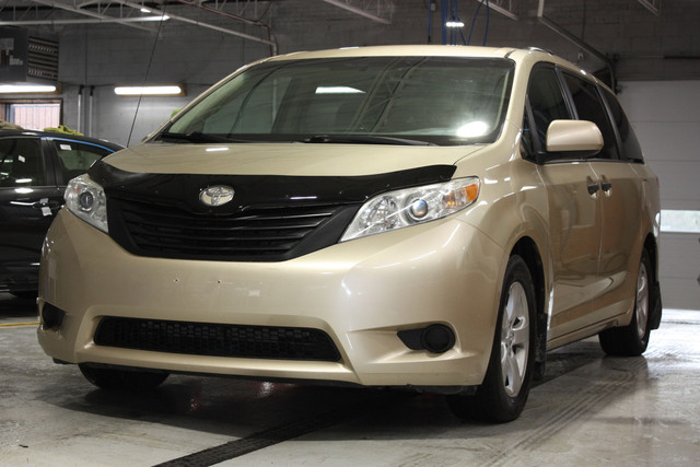 2013 Toyota Sienna LE V6 in Cars & Trucks in City of Montréal - Image 3