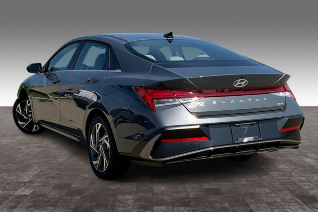 2025 Hyundai ELANTRA HYBRID HYBRID LUXURY 2T in Cars & Trucks in Edmonton - Image 3