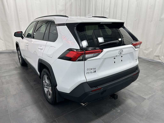 2023 Toyota RAV4 XLE AWD - TOIT OUVRANT - MAGS - VOLANT CHAUFFAN in Cars & Trucks in Québec City - Image 4