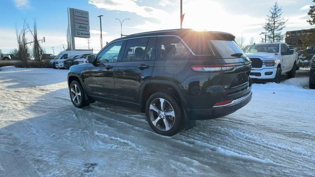 2023 Jeep Grand Cherokee 4xe | Sunroof | Remote Start in Cars & Trucks in Edmonton - Image 2