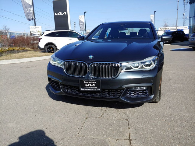 2017 BMW 750i xDrive 4.4L AWD | SUNROOF | NAV | 78K KM | HTD SEA in Cars & Trucks in Oakville / Halton Region - Image 4