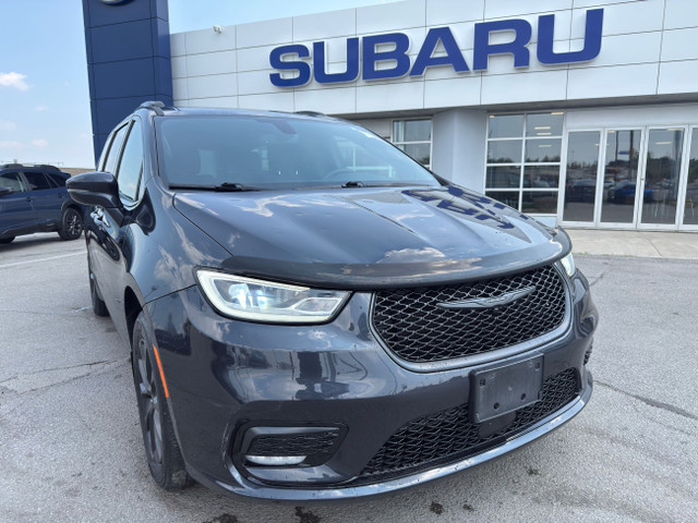 2021 Chrysler Pacifica Touring All Wheel Drive! in Cars & Trucks in Markham / York Region - Image 2