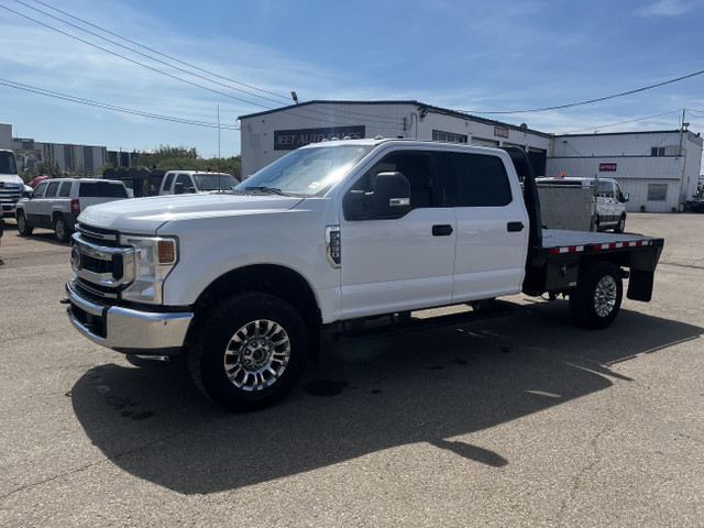 2021 Ford F-350 XLT CREW CAB 4X4 FLAT DECK in Cars & Trucks in Edmonton - Image 3