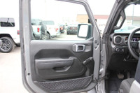 3.6L POWER PLANT- 3 PIECE REMOVABLE HARD TOP- AUTOMATIC TRANSMISSION- CRUISE CONTROL- BUCKET FRONT S... (image 5)