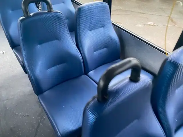 2018 chevrolet Express G4500 21 Passenger Bus With Wheelchair Ac in Heavy Trucks in Richmond - Image 24