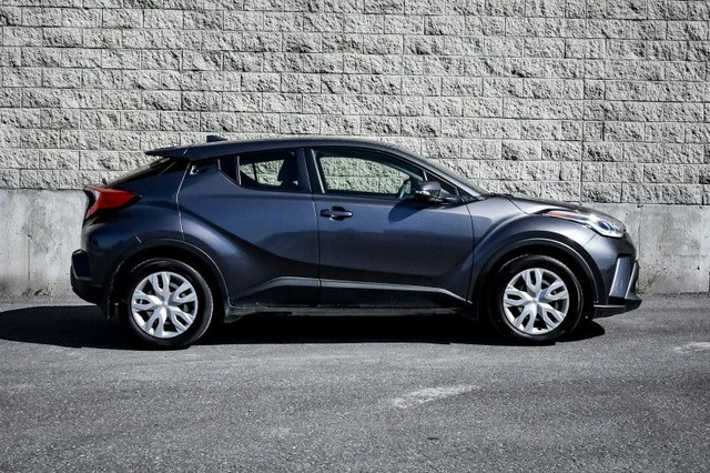 2022 Toyota C-HR XLE Premium • LANE KEEP ASSIST • REAR CAM • CP/ in Cars & Trucks in Cornwall - Image 2