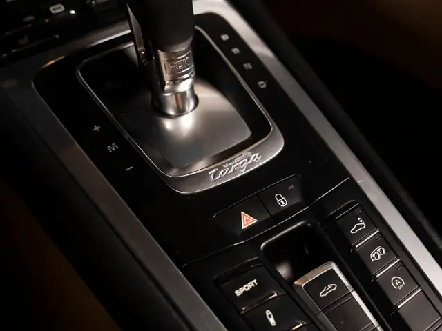 2015 Porsche 911 2015 911 Targa 4S - Certifié Porsche Approved in Cars & Trucks in Québec City - Image 27
