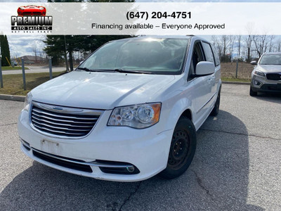 2015 Chrysler Town & Country *** 3 YEAR WARRANTY INCLUDED ***