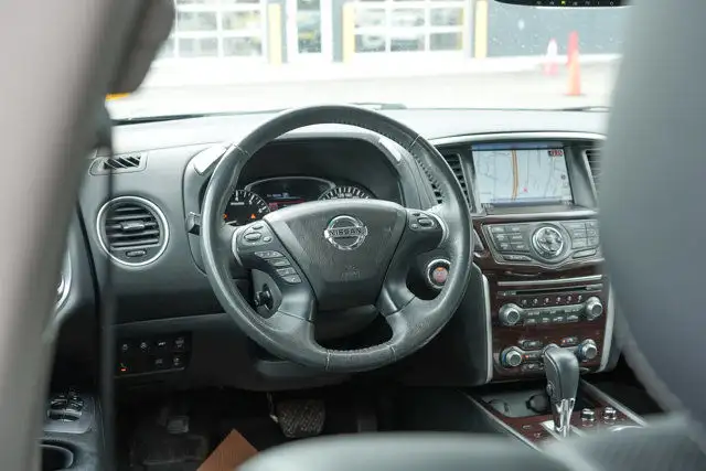 2016 Nissan Pathfinder Platinum | One Owner | 3.5L V6 | 260 HP in Cars & Trucks in Calgary - Image 19