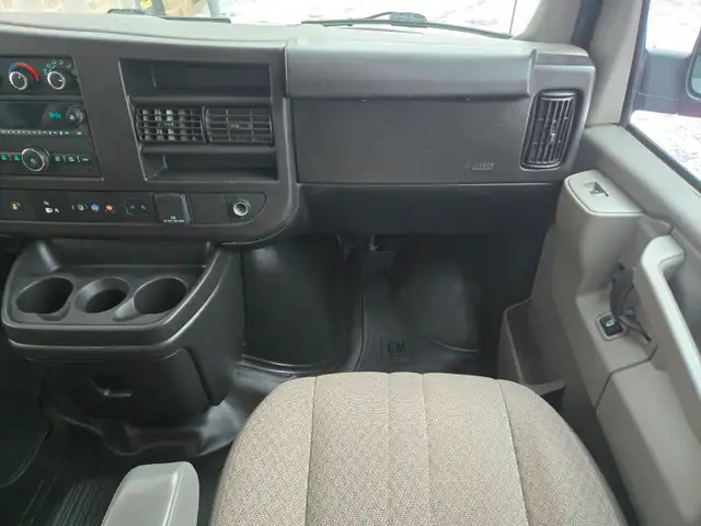 2021 Chevrolet Express Passenger 3500 / LT / 12 PASSENGERS 155"  in Cars & Trucks in West Island - Image 19