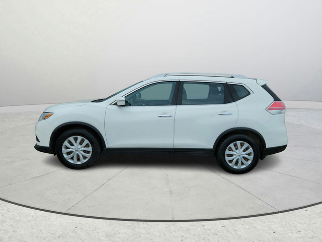 2016 Nissan Rogue S | FWD | Low KMS | Clean Title in Cars & Trucks in Ottawa - Image 2