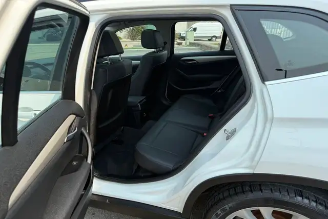 2015 BMW X1 AWD 4dr xDrive28i|BIG SUMMER BLOWOUT! dans Autos et camions dans Calgary - Image 12