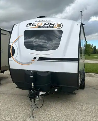 This lite weight toy hauler is perfect for couple who want to bring a dirt bike along. Aggressive ti...
