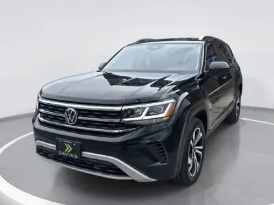 Meet the Volkswagen Atlas Highline, a luxurious and versatile SUV in an elegant black finish and all...