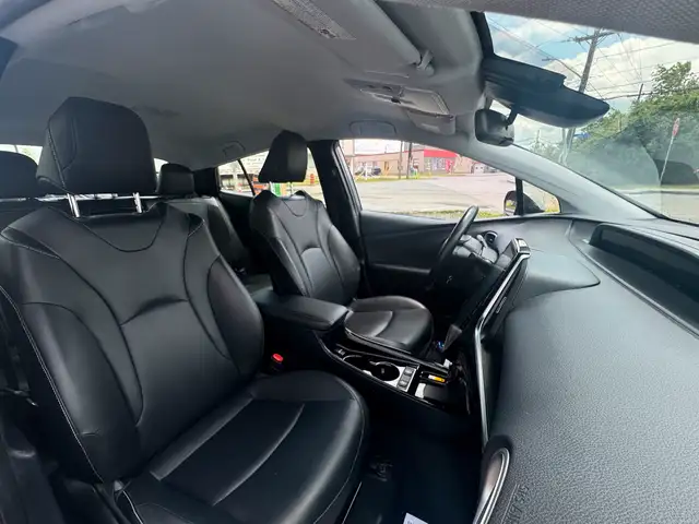 2020 Toyota Prius Prime XLE dans Autos et camions dans Ottawa - Image 37