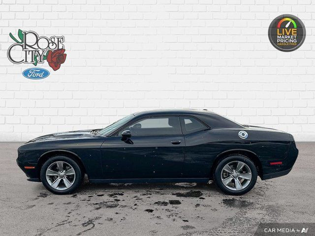 2015 Dodge Challenger SXT | Heated Cloth Seats in Cars & Trucks in Windsor Region - Image 3