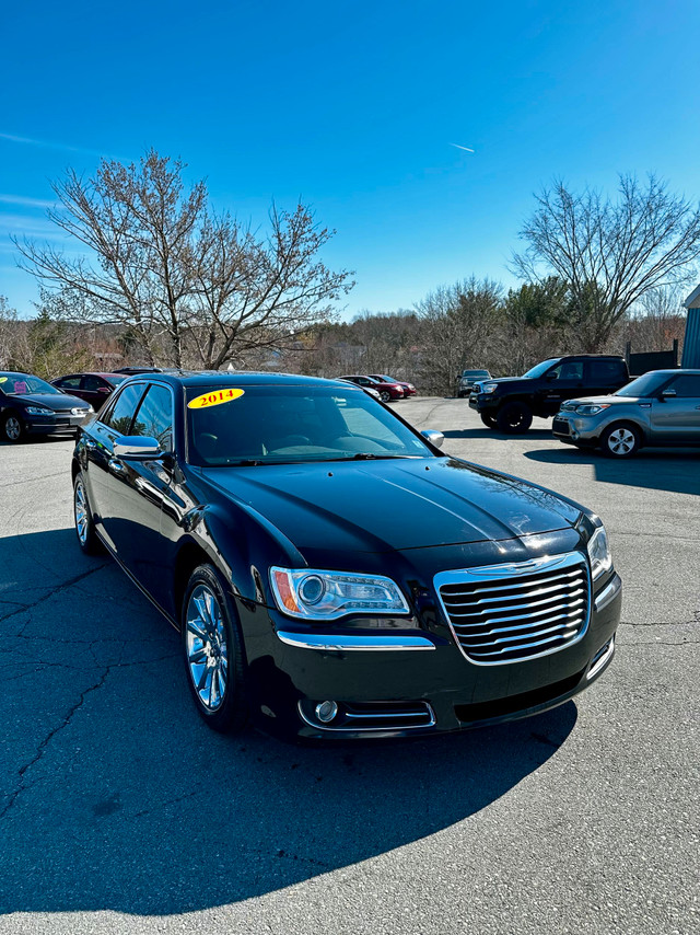 2014 Chrysler 300 300C w/pano roof/leather/alloys in Cars & Trucks in Bedford