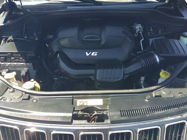 2015 Jeep Grand Cherokee Limited in Cars & Trucks in Ottawa - Image 19