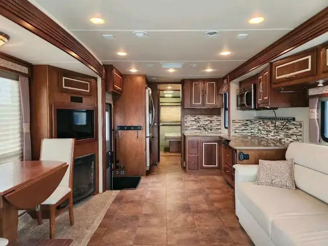 2014 Coachmen Encounter 36KS in RVs & Motorhomes in Thetford Mines - Image 18