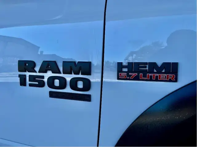 2022 Ram 1500 Classic Warlock CREW 4WD 5.7L HEMI B/U CAMERA dans Autos et camions dans Delta/Surrey/Langley - Image 13
