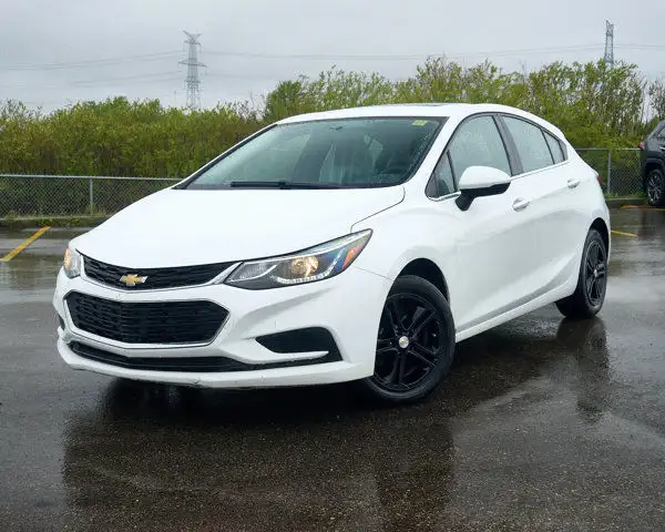 2018 Chevrolet Cruze LT | Sunroof | Backup Cam | Blindspot in Cars & Trucks in Edmonton - Image 2