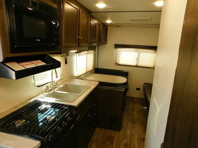 2018 STARCRAFT AUTUMN RIDGE OUTFITTER (FINANCING AVAILABLE) in Travel Trailers & Campers in Saskatoon - Image 7