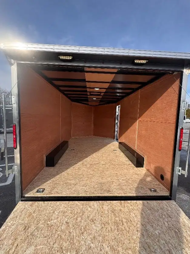 8.5x16 Tandem Axle 7.6Ft INT Height Enclosed cargo Trailer in Cargo & Utility Trailers in Brantford - Image 7