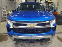 New Price! 2022 Chevrolet Silverado 1500 LT Crew Cab LT 5.3L V8 | Chrome Steps and Hard Tonnea Certi... (image 1)