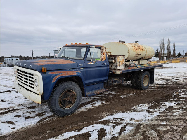 1981 Ford S/A Day Cab Fuel & Lube Truck F600 in Farming Equipment in Edmonton
