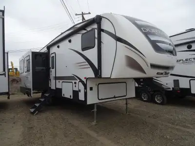 Features Include 3 Slides Ducted A/C Power Awning Gas/Electric Water Heater w/DSI 8 Cu. Ft. Refriger...