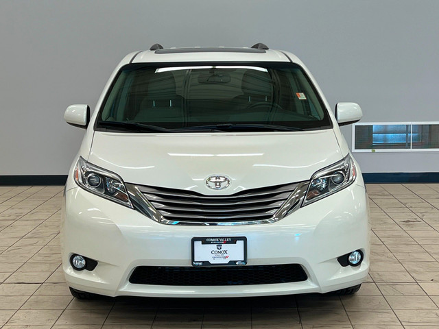 2017 Toyota Sienna XLE great family vehicle in Cars & Trucks in Comox / Courtenay / Cumberland - Image 2