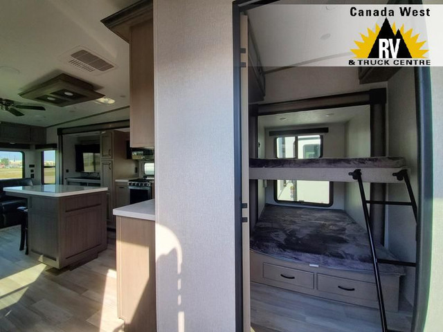 2022 Coachmen Chaparral 360IBL in Travel Trailers & Campers in Saskatoon - Image 4