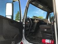 2021 VOLVO VNL84300;Heavy Duty Trucks - CONVENTIONAL W/O SLEEPER Penske Location 632 BELGRAVE WAY DE... (image 8)