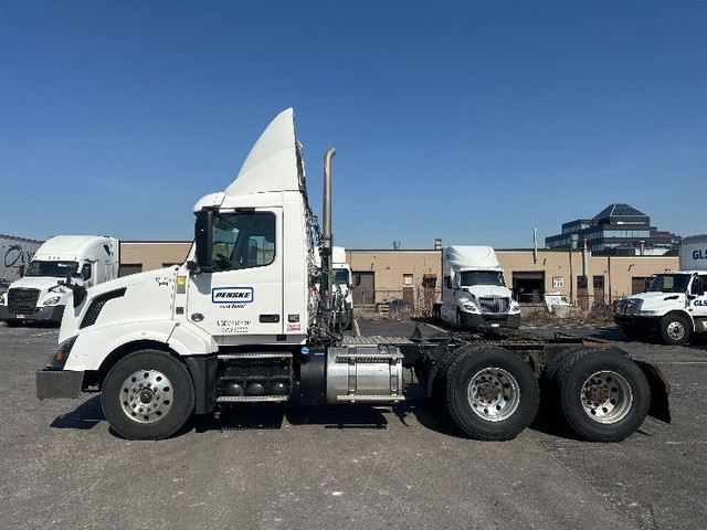 2018 Volvo VNL64300 in Heavy Trucks in Mississauga / Peel Region - Image 4